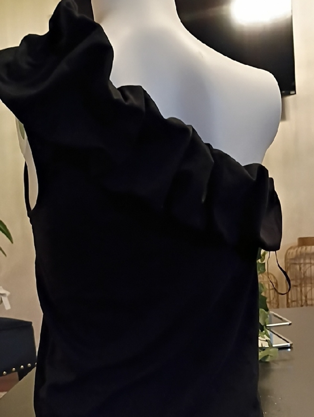 Express Black One-Shoulder Ruffle Top - Picture 4 of 6